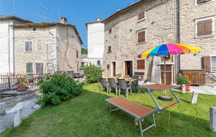 Cozy home in Sant'Anna d'Alfaedo with WiFi - Image 1