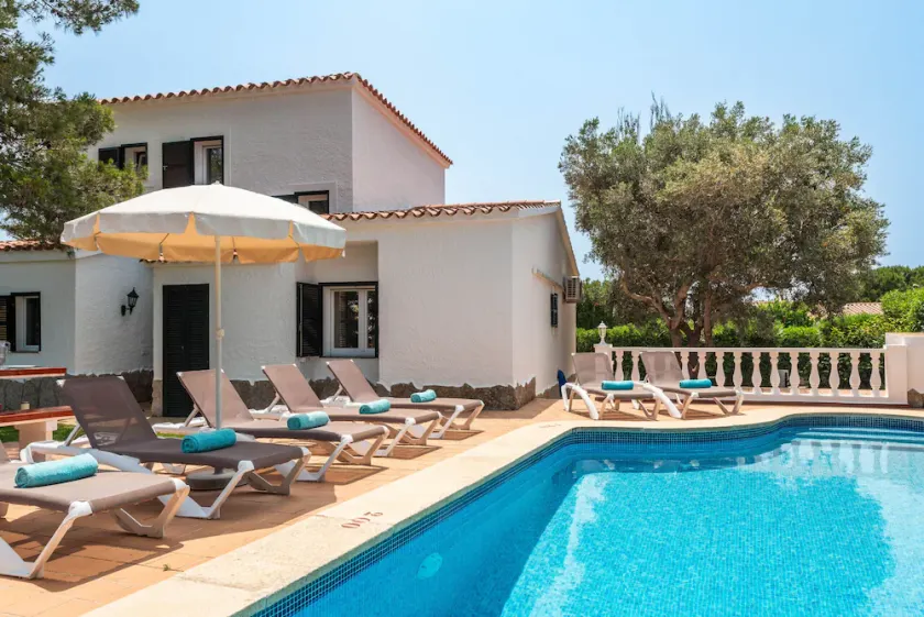 Voll ausgestattete wunderschöne Villa mit Grill, Garten und privatem Pool - Image 1