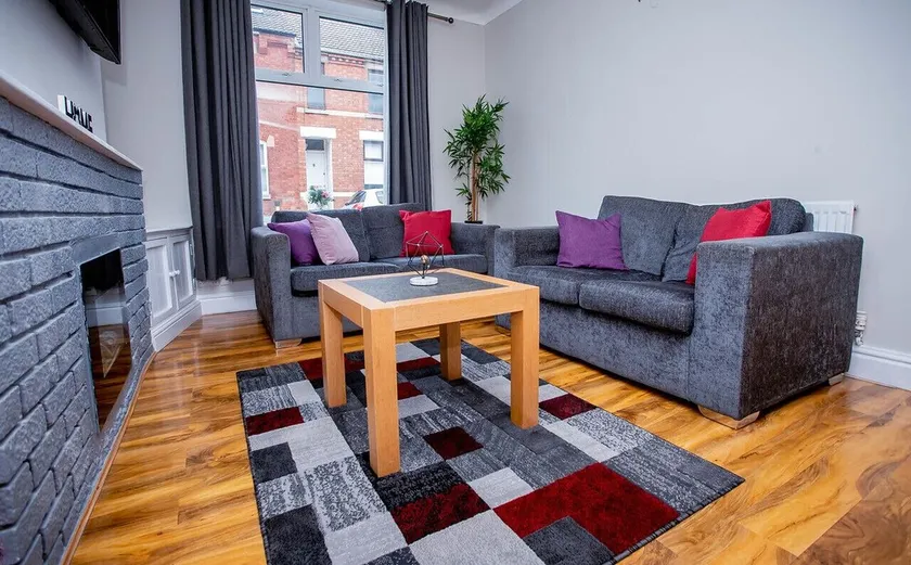 cosy ,spacious ,clean 3 bed house,10miuntes walk from town centre - Image 1