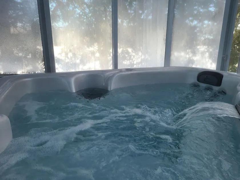 Cottage on the lake: spa, sauna and private beach - Image 1