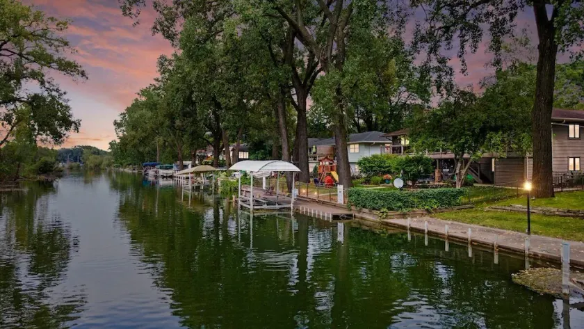 LakeMonona Waterfront + PrivateDock + FencedYard + HotTub + GameRoom + EVCharger - Image 1