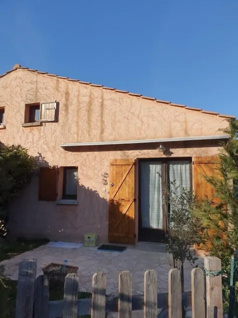 Maison dans résidence fermée avec piscine - Image 1