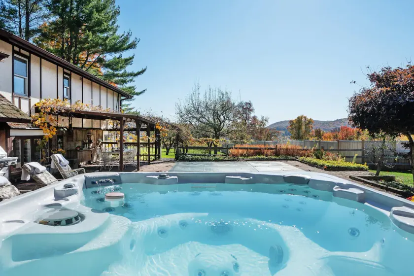 House Nestled Bet Vineyards/Pool, Sauna and Spa - Image 1