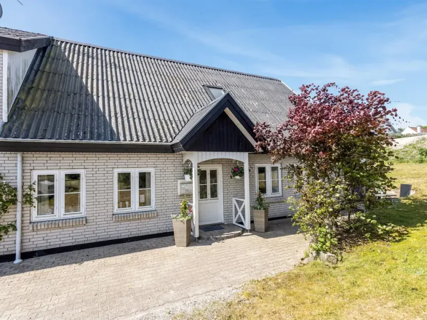 \"Gilbert\" - 500m from the sea by Interhome - Image 1