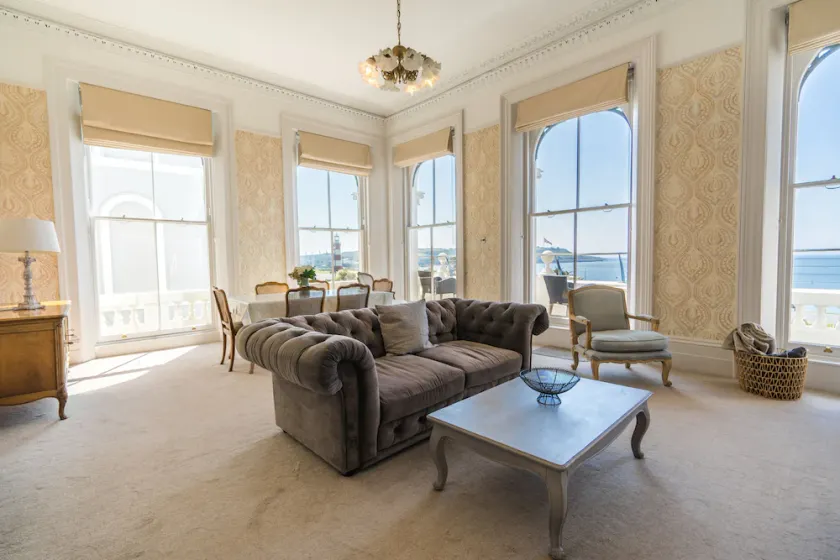 No 4 1 Elliot Terrace Luxury large designer apartment with stunning sea views over Hoe and Plymouth - Image 1