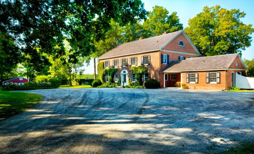 176 Hektar großes Privatgrundstück und historisches Bauernhaus am Ufer des Lake Champlain - Image 1