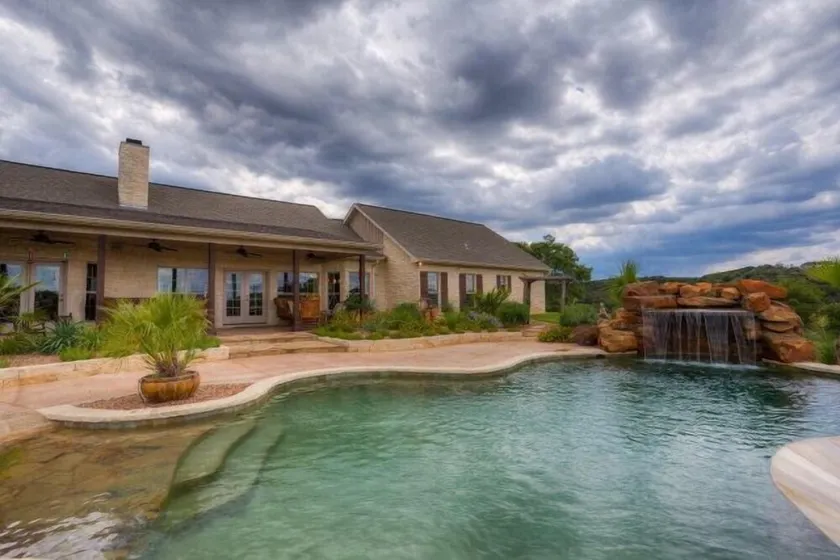 Luna Vista - Hill Country Getaway - Image 1