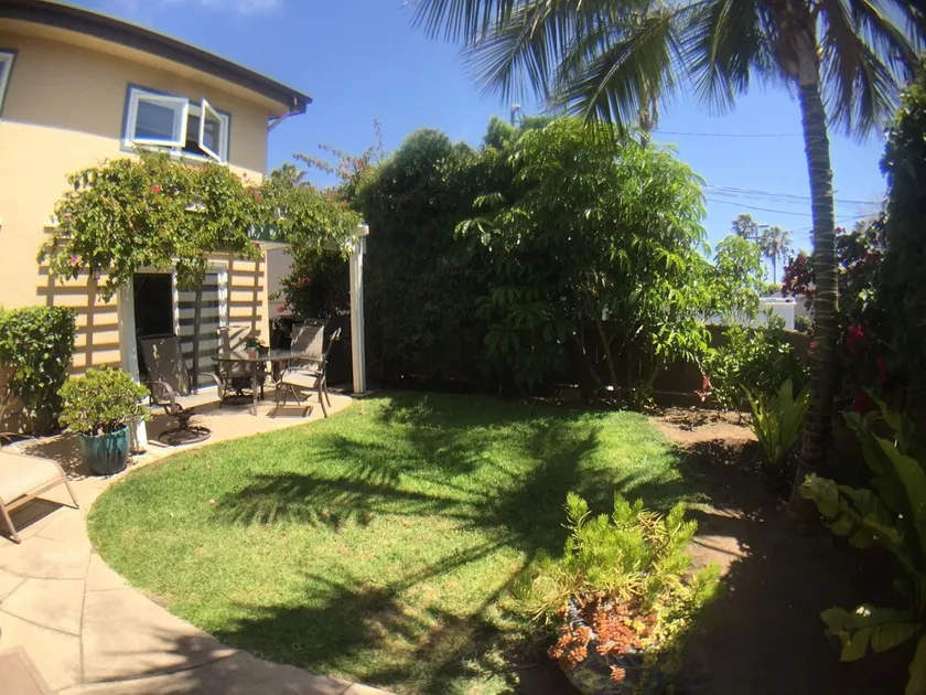 2-blocks to Moonlight Beach, Private Yard, AC,  bikes, Over 300 5-star reviews - Image 1