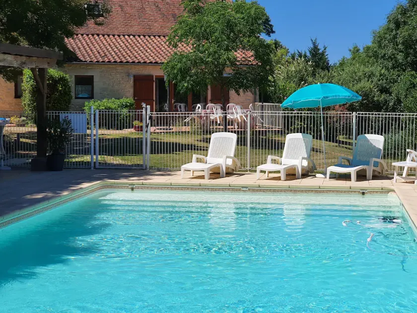 Quiet vacation rental for 5 people with a safe swimming pool - Image 1