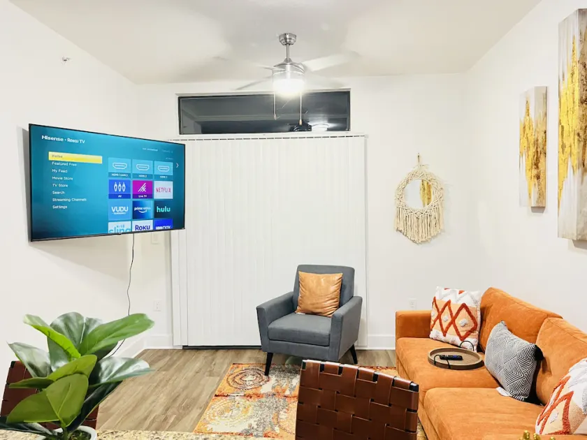 Entire Cozy Modern Get-Away (Arboretum/Domain) - Image 1