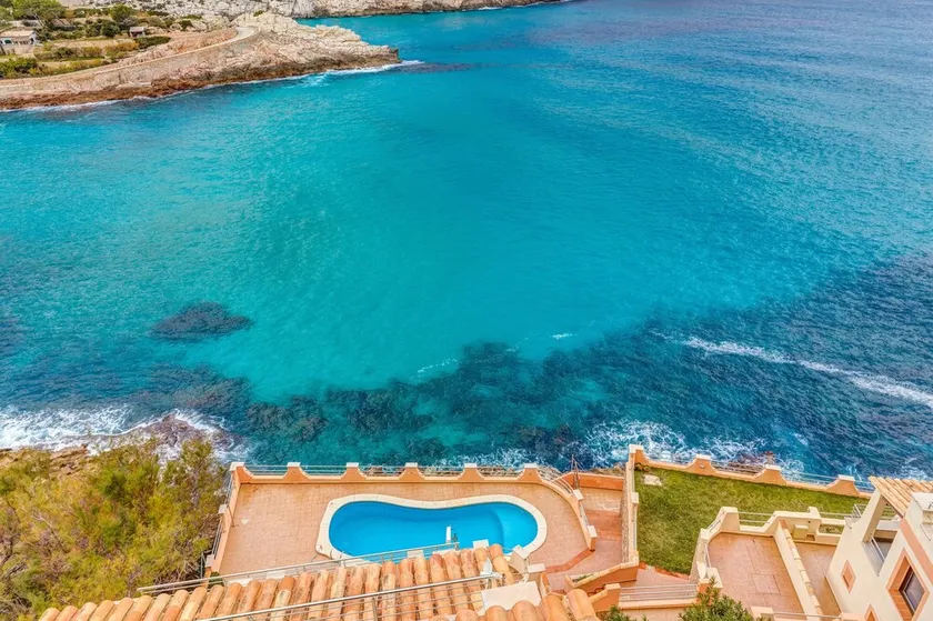 Modern Holiday Apartment with Sea View, Pool, Balconies, Air Conditioning and Wi-Fi - Image 1