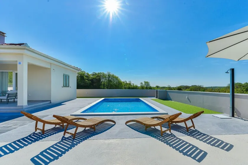 Holiday House Casia with pool - Image 1