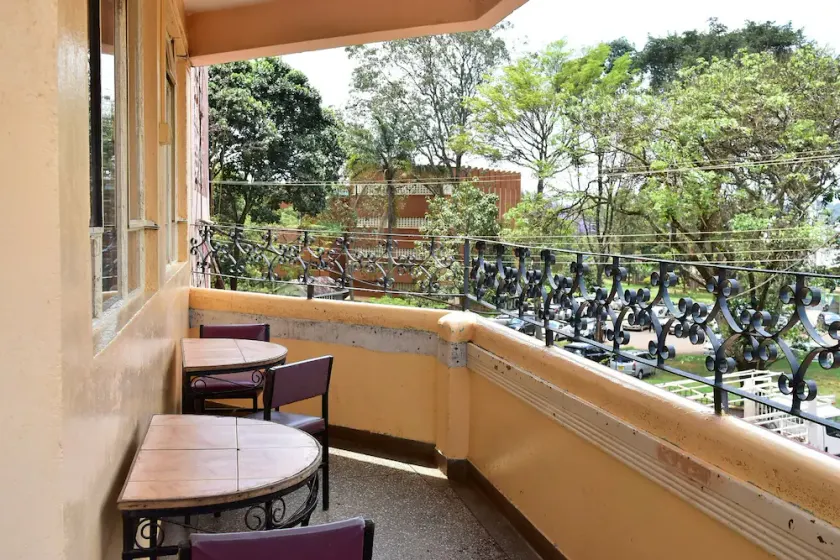 Maru B Courts Hotel - Image 1