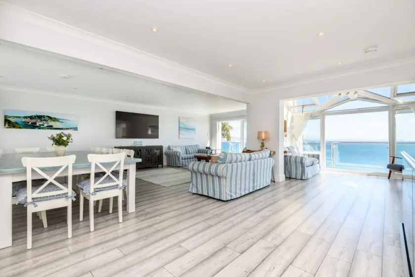 Stunning house sleeping 14 overlooking Looe Bay - Image 1