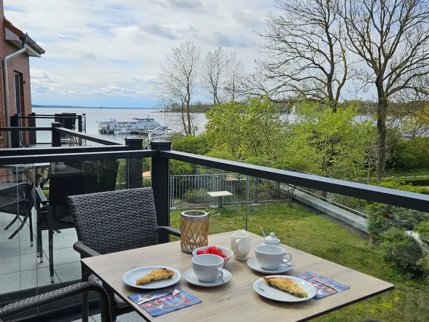 sunny 2 rooms apartment with balcony and a view to the Salzhaff - Image 1