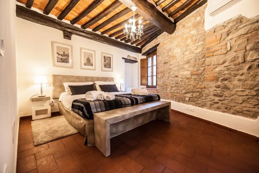 GuestHost - Large and cozy apartment of 176 square meters, which can comfortably accommodate up to 9 people, organized on two levels (ground floor and first floor). The property is located in Colle di Compito, a small medieval village, as well as a quiet - Image 1