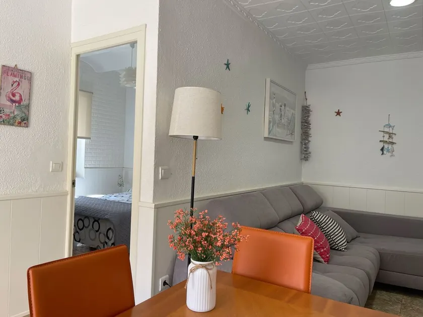 Typical town house on the ground floor, well lit and a large equipped terrace. - Image 1