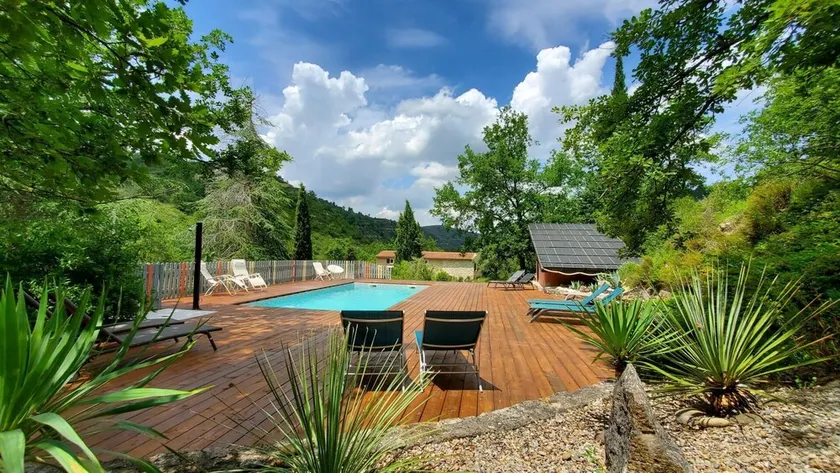 Idyllic Bergerie with views, NEW heated saltwater pool and 6ac beautiful grounds - Image 1