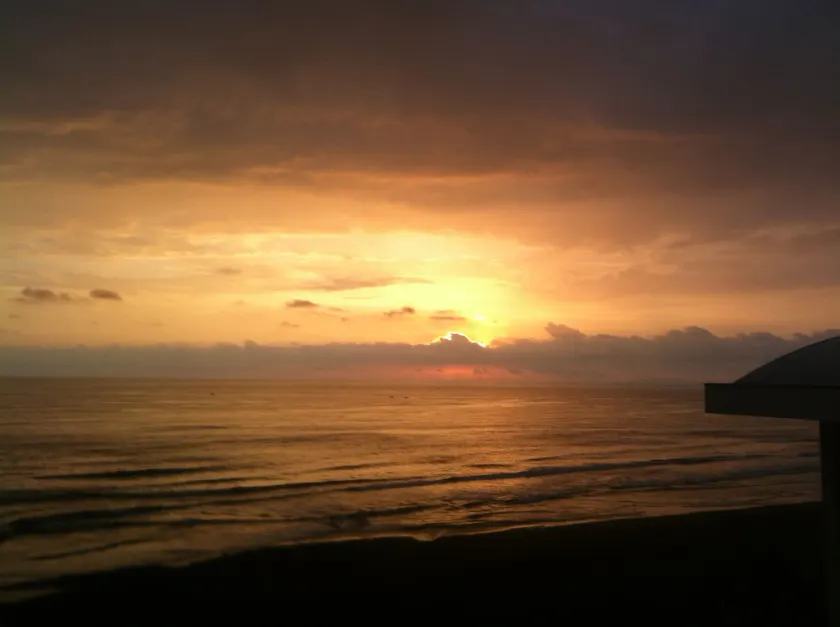 Oceanfront Penthouse, Unbelievable Views - Luxury 4BR/4.5BA with pool table - Image 1
