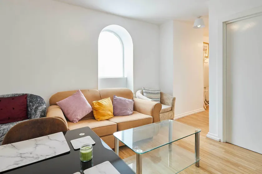 Host & Stay - Carrville Apartment - Image 1
