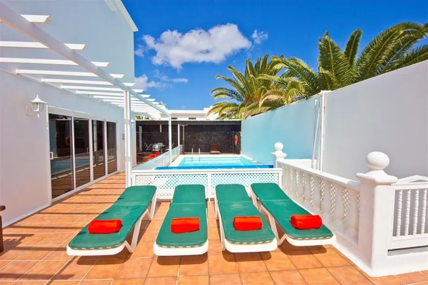 Great Costa Teguise Home Villa Luz De La Fragata 4 Bedrooms Private Pool - Image 1