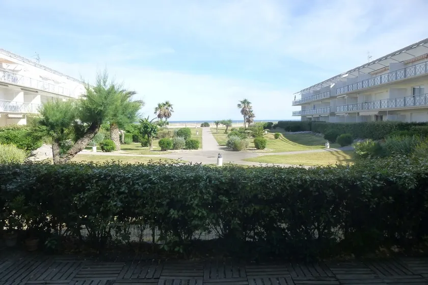 Ground floor app, waterfront, sunny, beautiful garden - Image 1