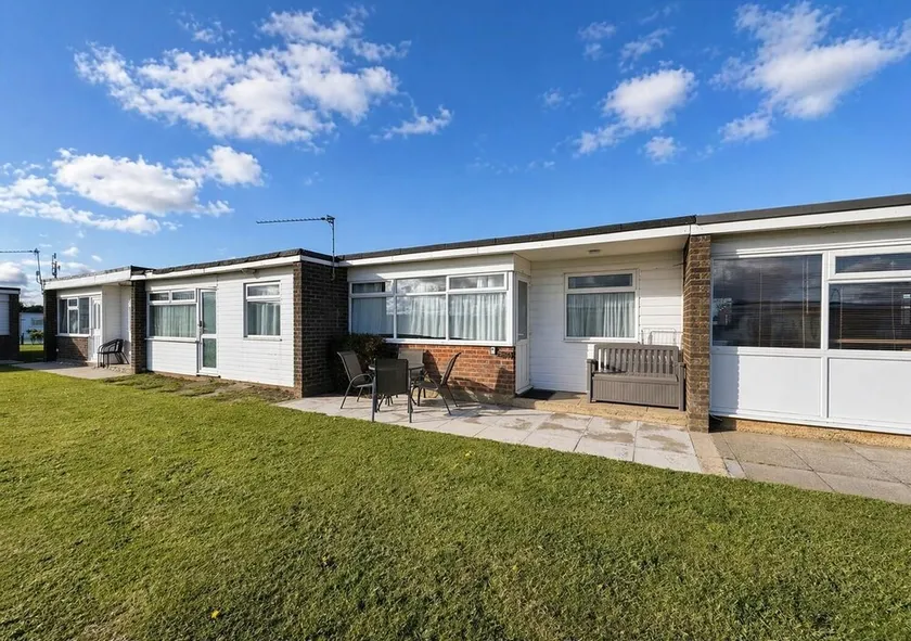 Lovely 4 Berth Chalet For Hire At California Sands In Norfolk Ref 52350Cs - Image 1