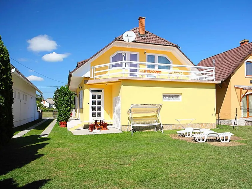 Holiday home with Pool and Internet - Image 1