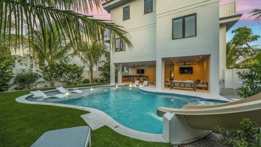 Walk to St. Armands & Beach/Gulf Views/Resort Pool - Image 1