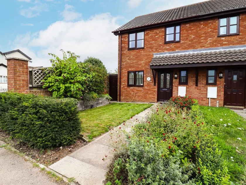 1 THE GARDENS, pet friendly, with a garden in Haughley - Image 1