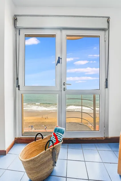 THE VIEWER OF ANA. Apartment with Sea View - Image 1