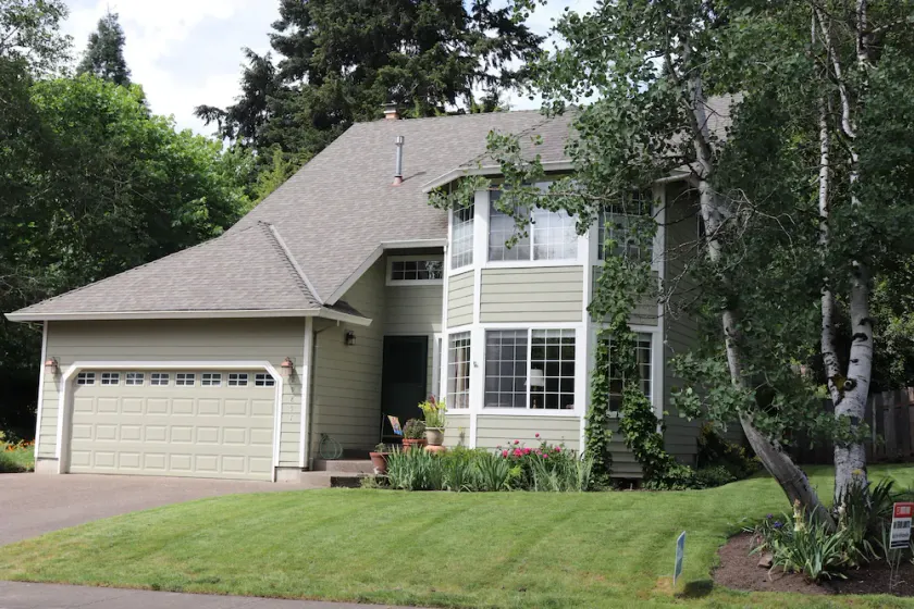 Lovely home with private backyard near Portland & wine country in Wilsonville. - Image 1