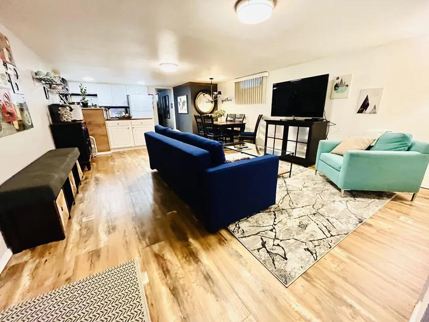 Large Modern 2 Bedroom near Ocean, Airport, and Seattle with private garage - Image 1