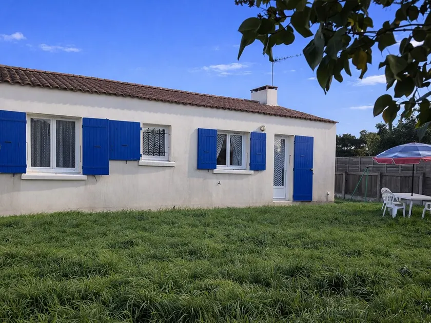 Single-story house with garden, pets on request, near the beach - Image 1