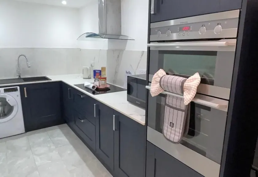 Central 1 Bed Apartment - Sleeps 2 with Wifi - Image 1