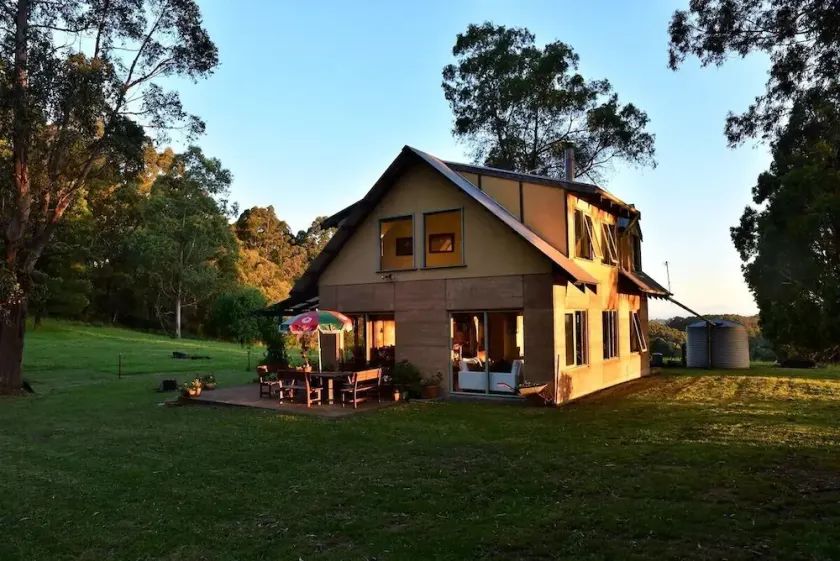 Woodside Country Retreat....home with a view - Image 1