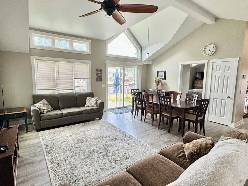 Luxus Gun Lake 4 Bed 2 Bath Cottage w / Paddleboards / Kajaks, kostenloses WI-FI - Image 1
