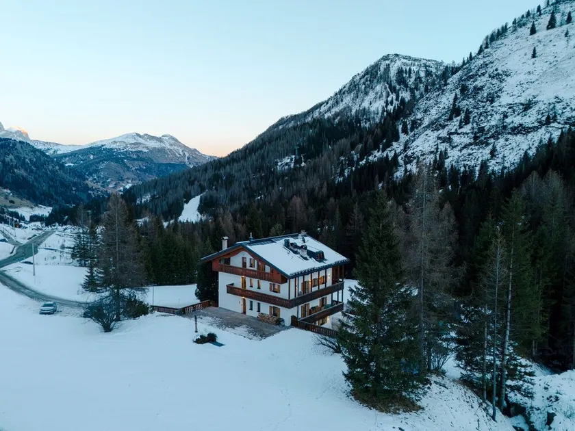 Apartment 'Piz Boe'' with Mountain Views, Shared Garden and Wi-Fi - Image 1