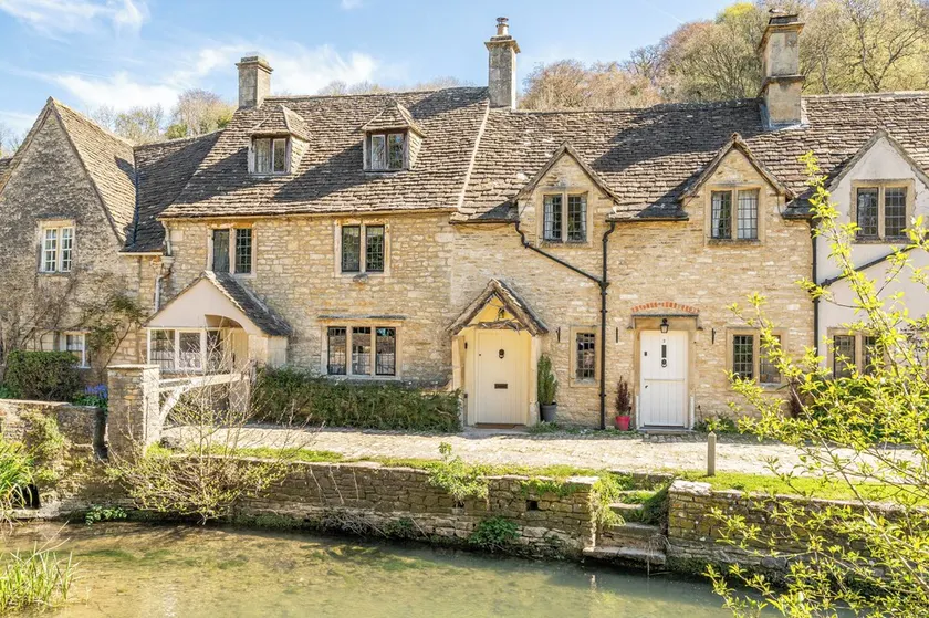 A picturesque 15th century three storey stone cottage fully equipped & furnished - Image 1