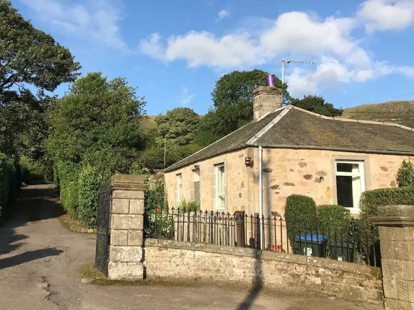 Luxurious cottage, accessible & pet friendly, beautiful location, stunning views - Image 1