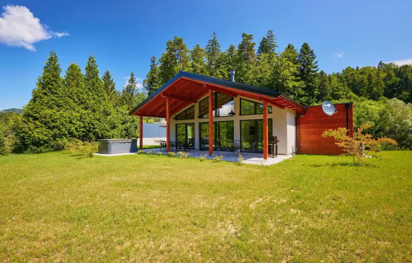 Wellness House By The Lake - Image 1