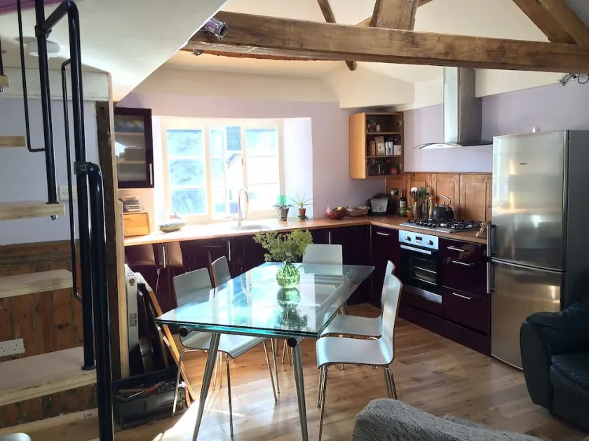 2 double-bedroomed Bijou Apartment with Enchanting Secluded Garden - Image 1