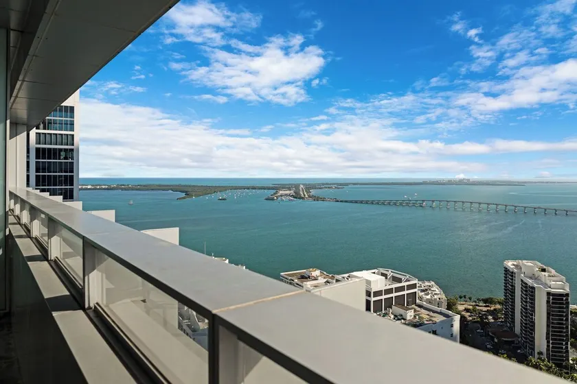 2-Story Brickell Penthouse Free Parking - Image 1