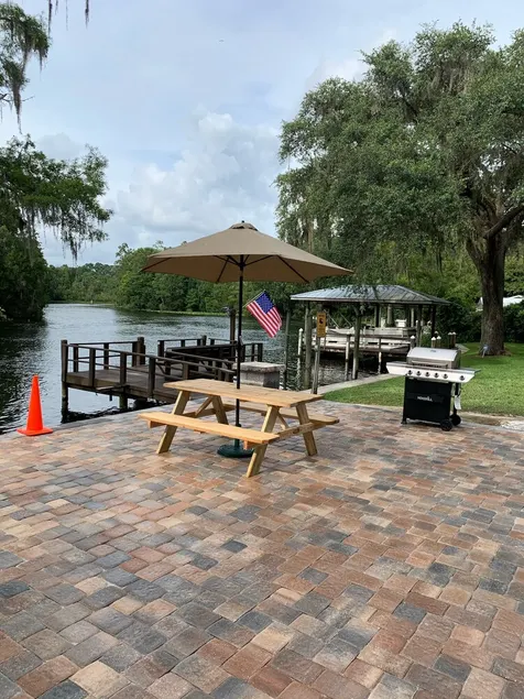 Genießen Sie Ruhe und Frieden auf dem Withlacoochee River mit atemberaubender Aussicht. - Image 1