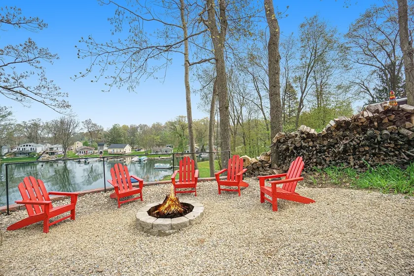 Pine Lake Overlook- Lakeside house, hot tub w/ a view! Pontoon rental options! - Image 1