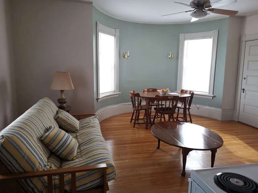 DTWN 1 BDR Apt, free parking, walk to WPI, Palladium, MCPHS - Image 1