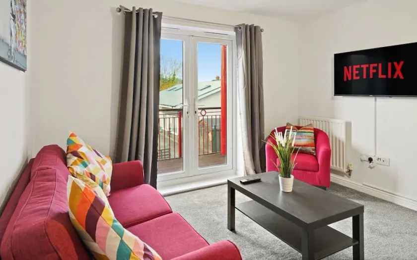 25 Off Weekly Contractor & Family Apt - Image 1