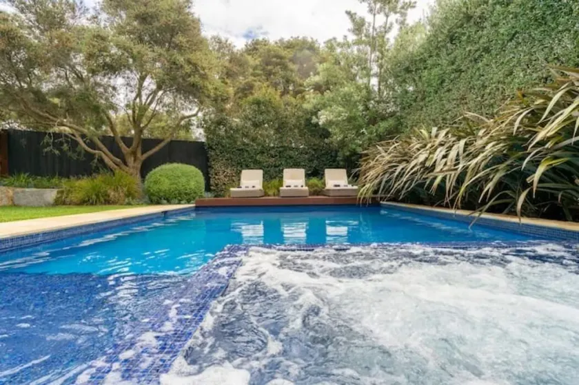 LUXURIOUS HOLIDAY BEACH ESCAPE, CANTERBURY JETTY POOL, SPA, BLAIRGOWRIE - Image 1