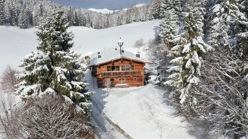 ChaletWK - Luxury old wood mountain chalet in a sunny secluded location with gym, sauna & whirlpool - Image 1