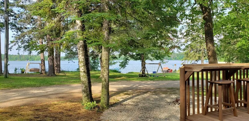 Crooked camper with stunning views just steps from the lake - Image 1